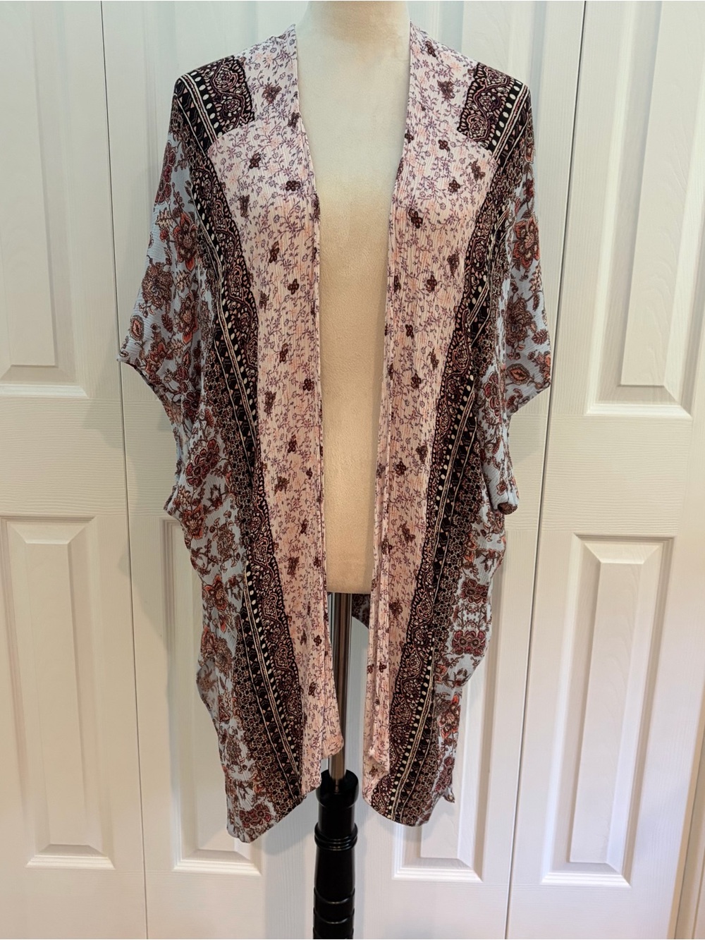 Filly Flair SzMed Light Blue, Pink and Brown Floral Open-Front Kimono